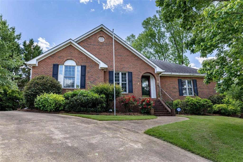 Property Photo: 9 Stonegable Drive NW GA 30165