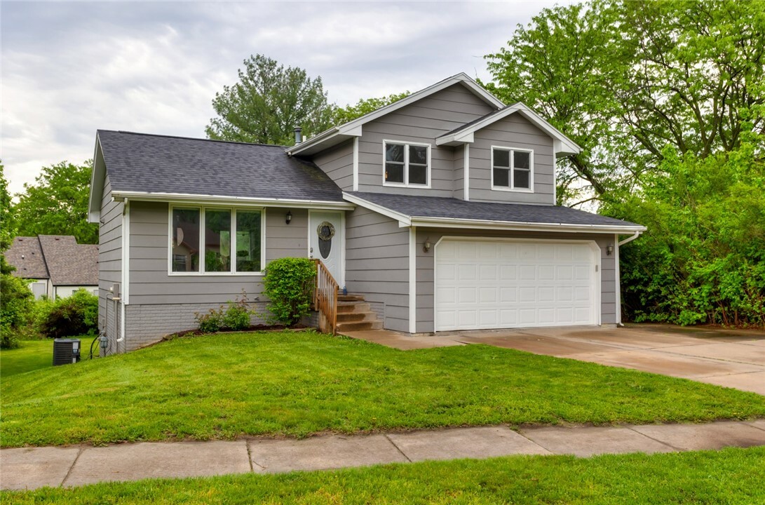 Property Photo:  2309 SE 17th Street  IA 50320 