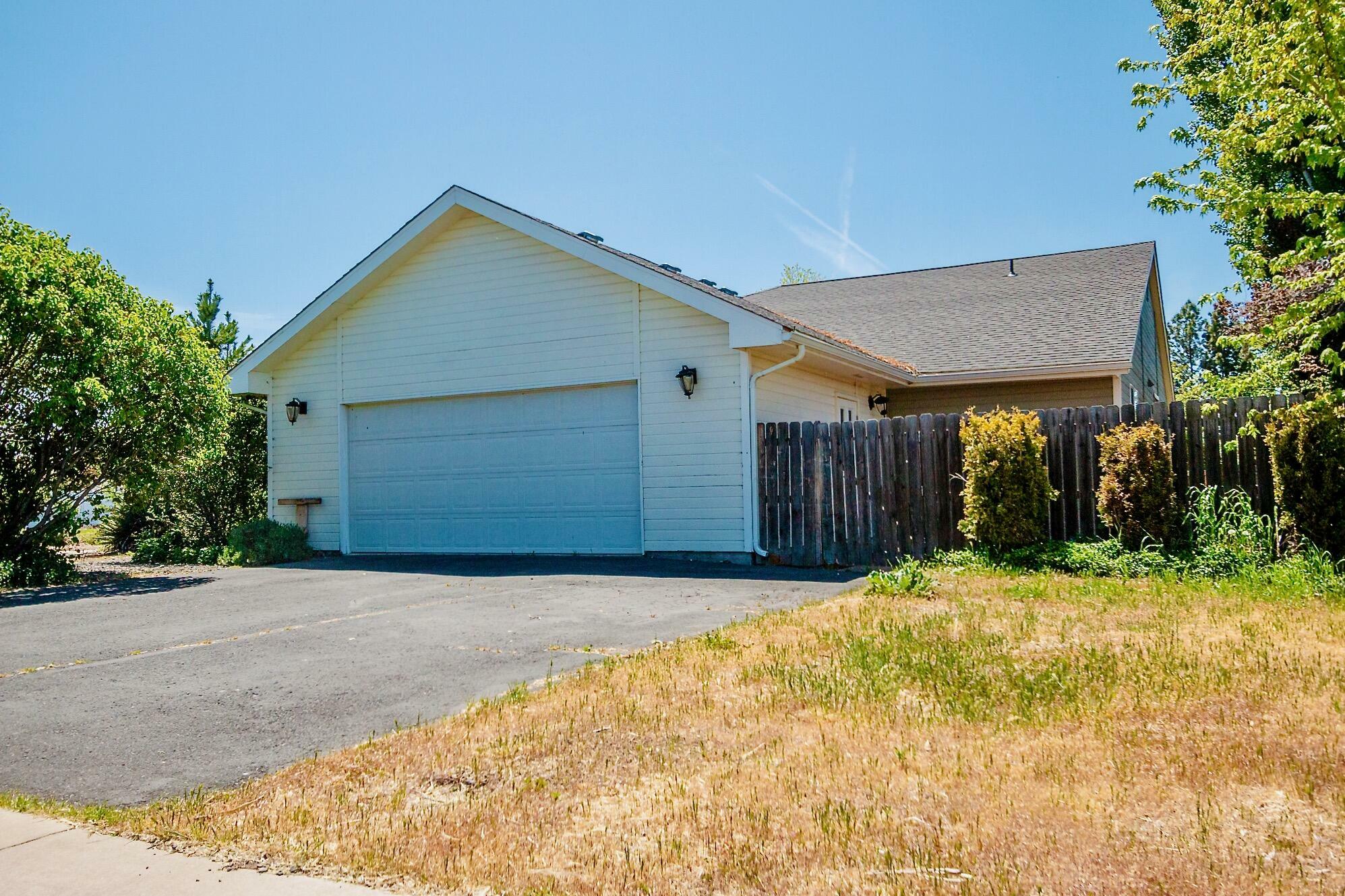 Property Photo:  5278 Glenwood Drive  OR 97603 