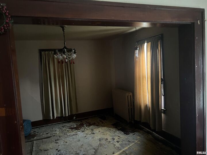 Property Photo:  103 S 6th Street  IA 52732 