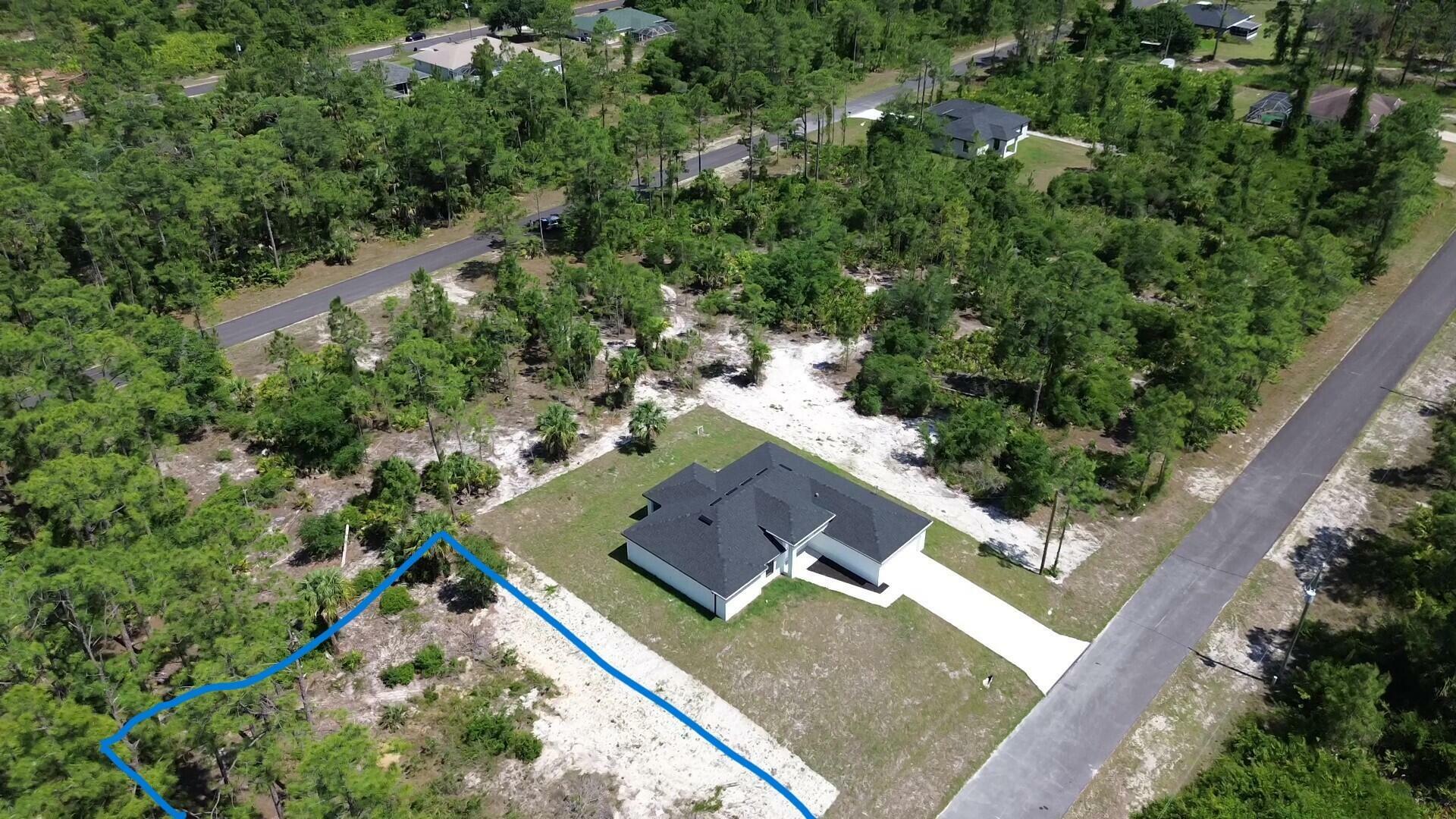 Property Photo:  2022 McArthur Avenue  FL 33920 