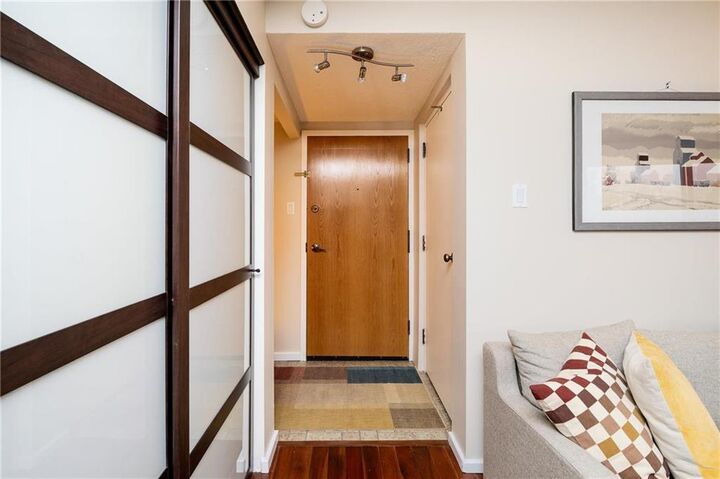 House for sale in Winnipeg 255 Wellington Crescent, Winnipeg, MB R3M 3V4