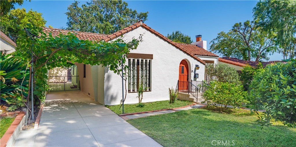 Property Photo:  1542 Idlewood Road  CA 91202 