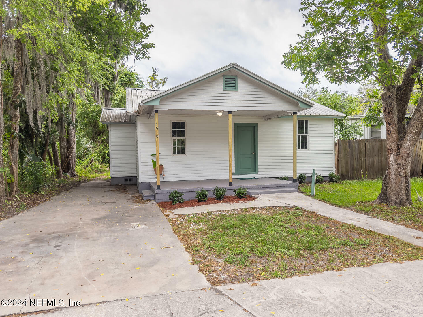 Property Photo:  1519 Laurel Street  FL 32177 