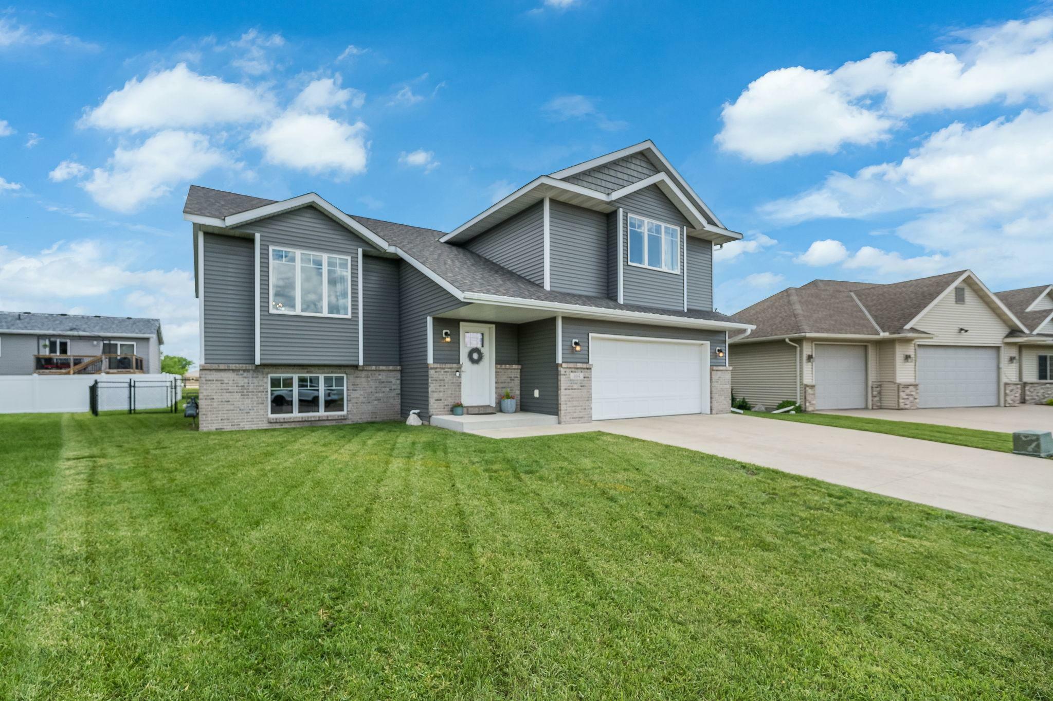 Property Photo:  104 Fieldcrest Court  MN 56001 