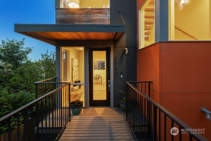 Property Photo:  1712 26th Avenue  WA 98122 