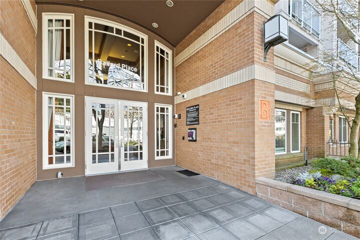 Property Photo:  1545 NW 57th Street 421  WA 98107 