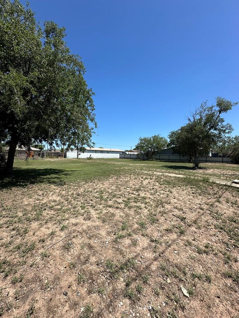 Property Photo:  106 W 13th St  TX 76903 