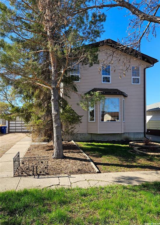 Property Photo:  214 7th Avenue W  SK S0L 2V0 