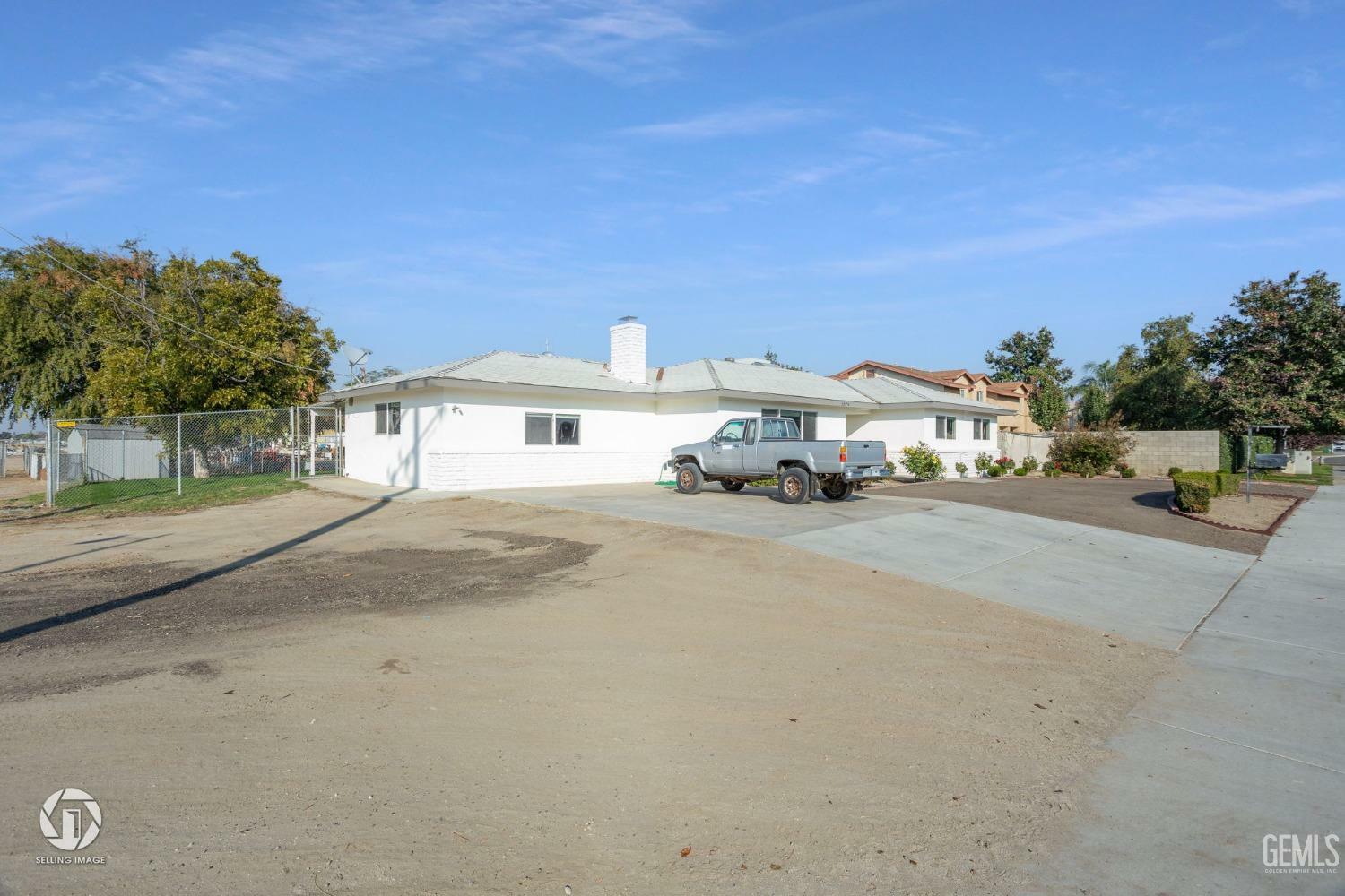 Property Photo:  1226 Hosking Avenue  CA 93307 