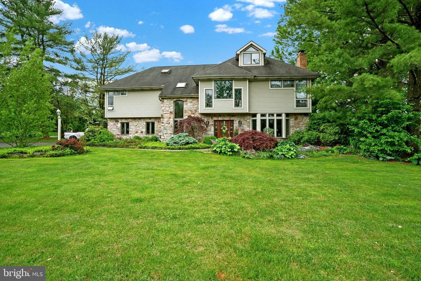 Property Photo:  5006 Lanark Road  PA 18034 