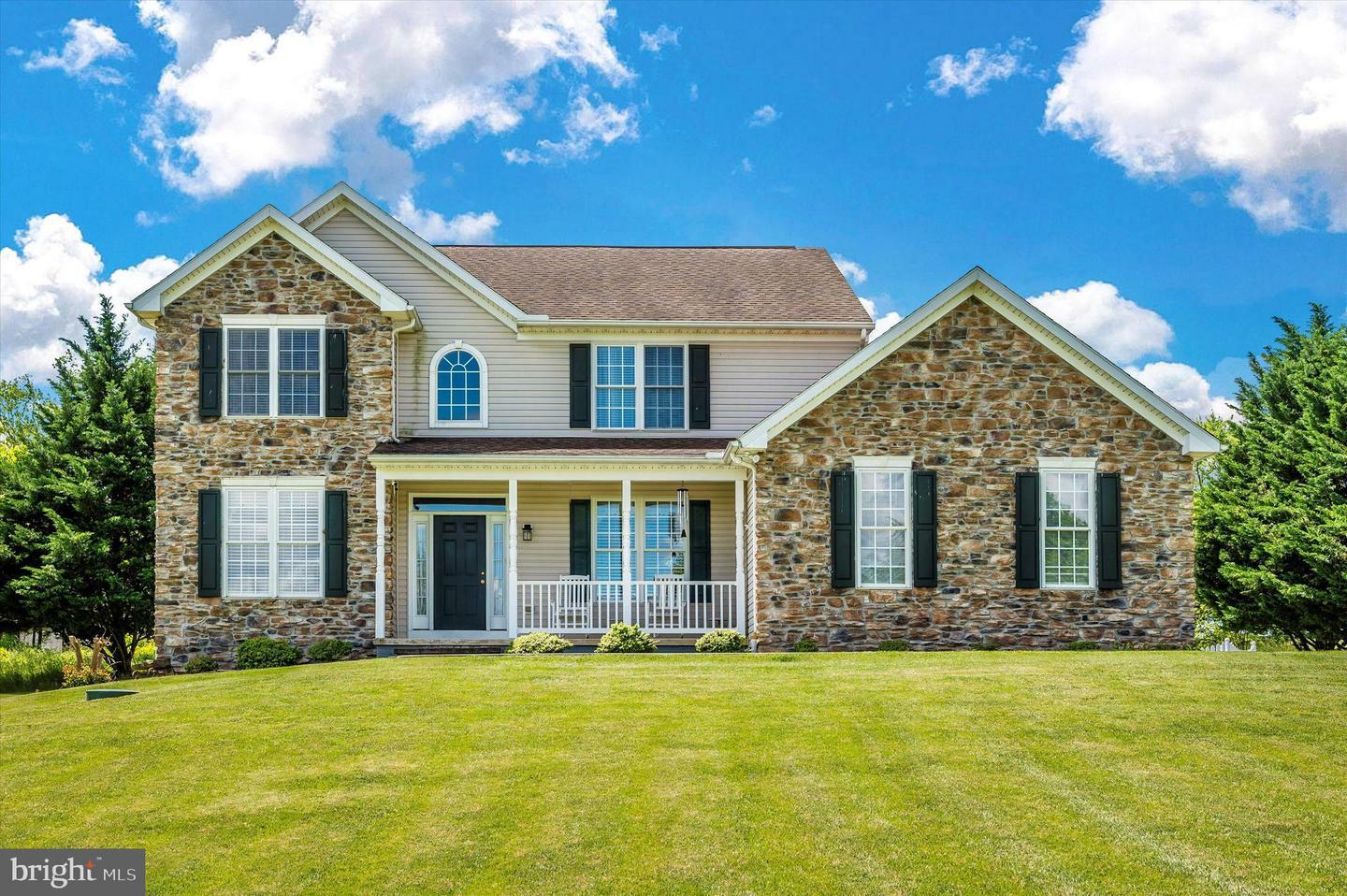 Property Photo:  221 Berkshire Drive  WV 25419 