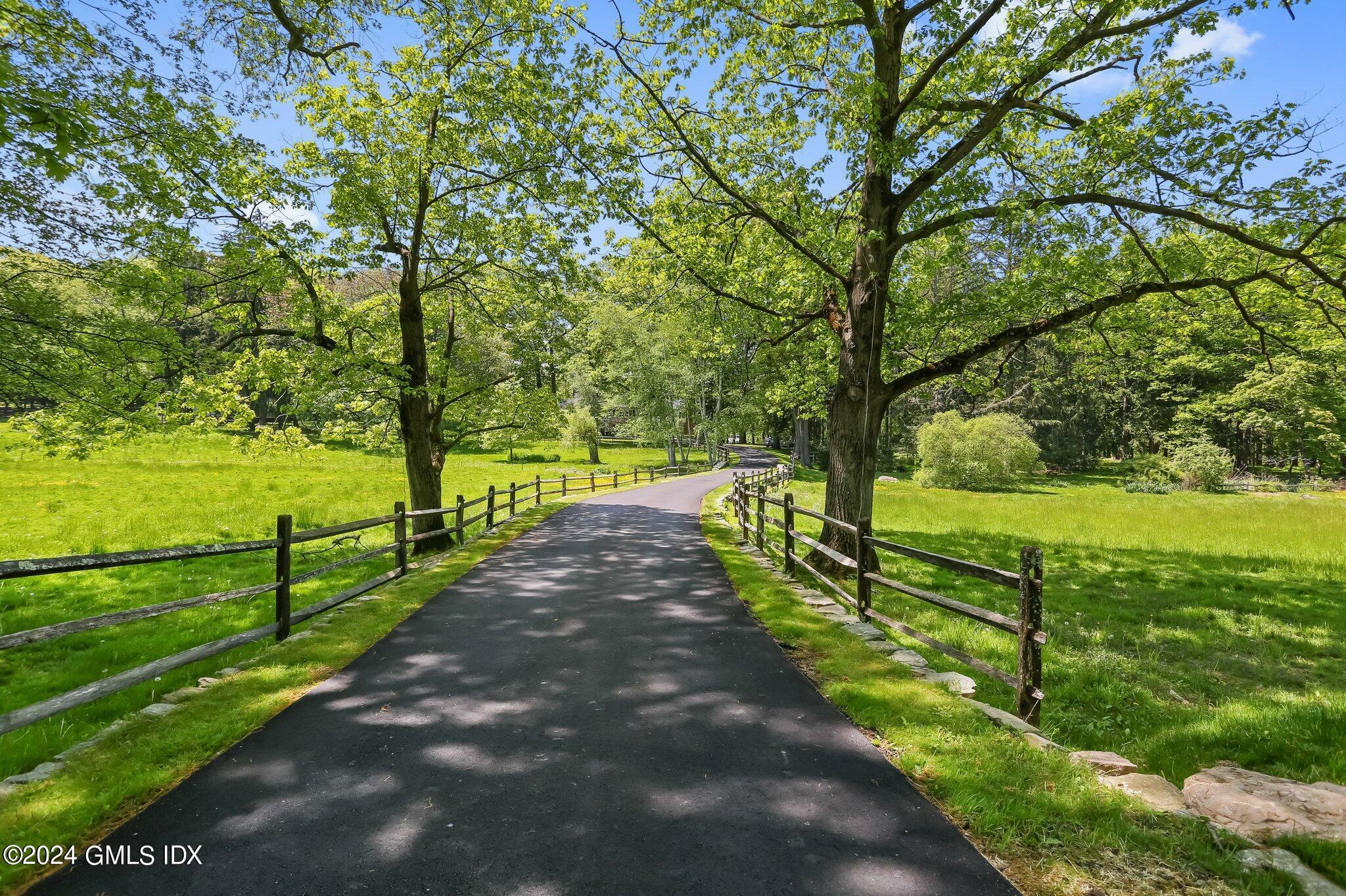 Property Photo:  530 Round Hill Road  CT 06831 