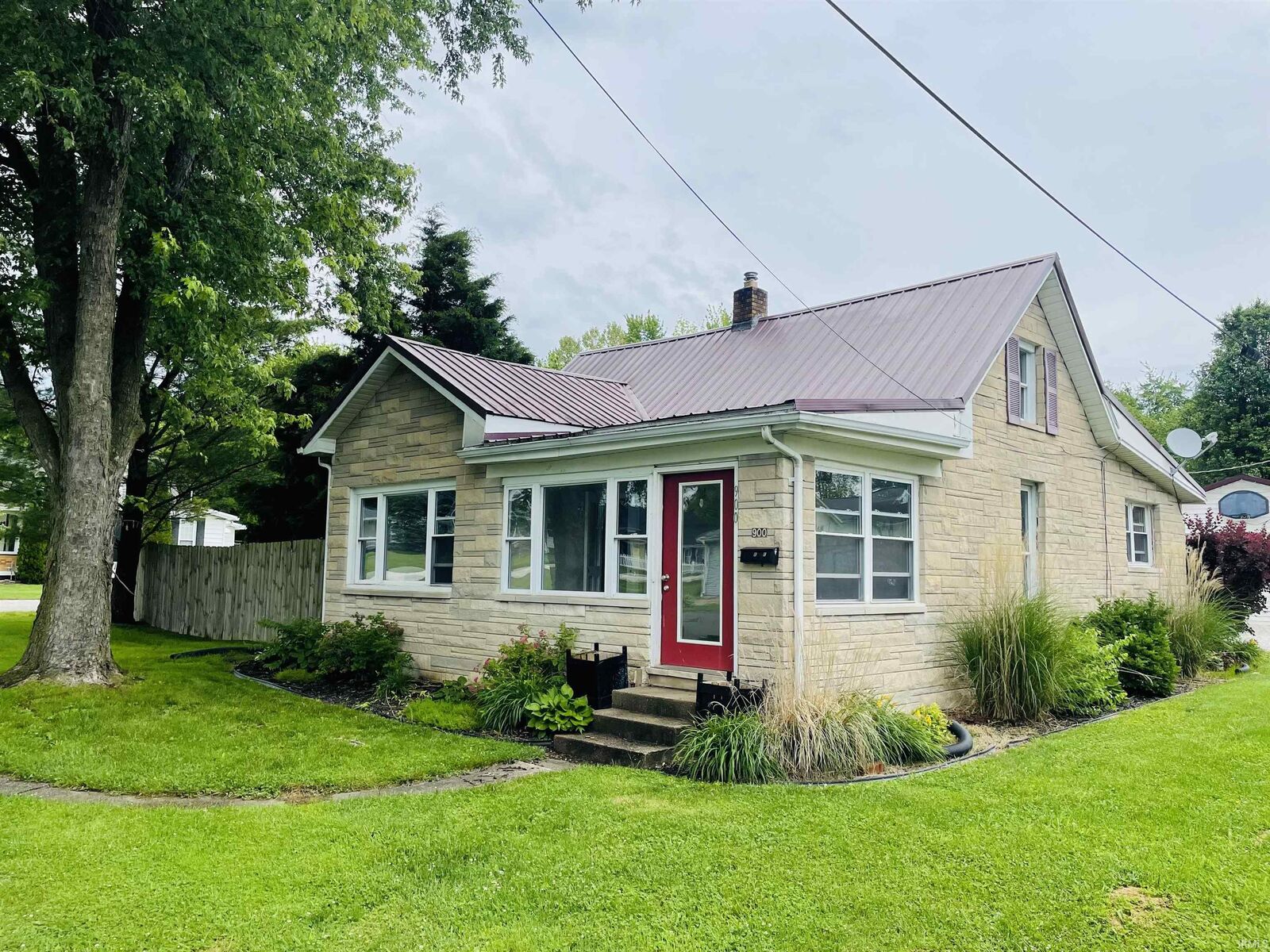 Property Photo:  900 N Line St  IN 47553 