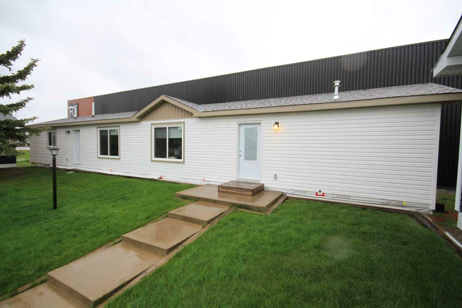 6 Meadows Crescent  Taber AB T1G 0G7 photo