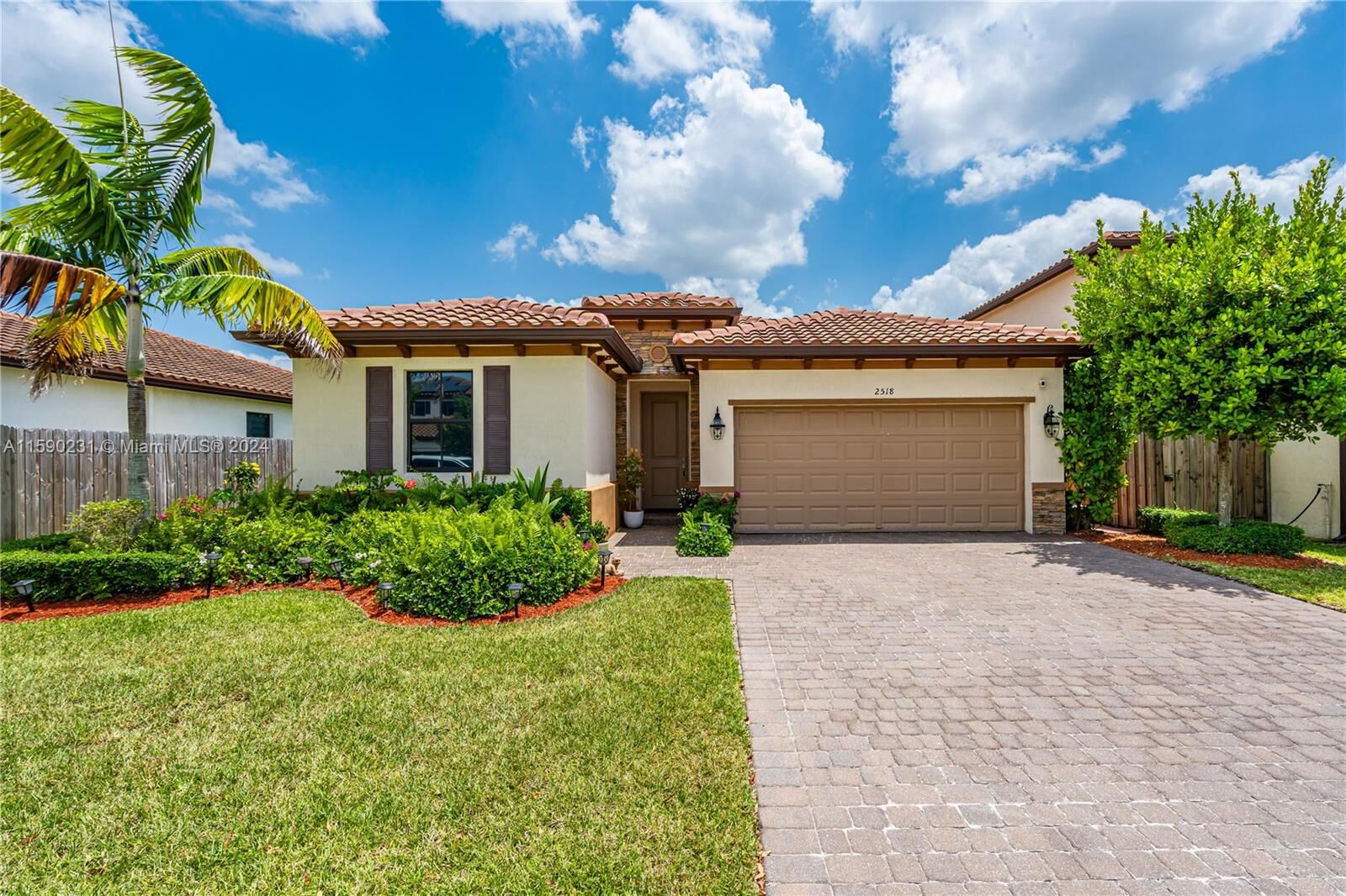 Property Photo: 2518 SE 1st St FL 33033