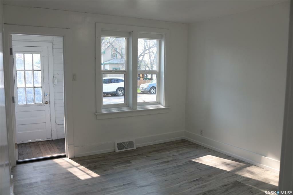 Property Photo:  116 J Avenue S  SK S7M 2A1 