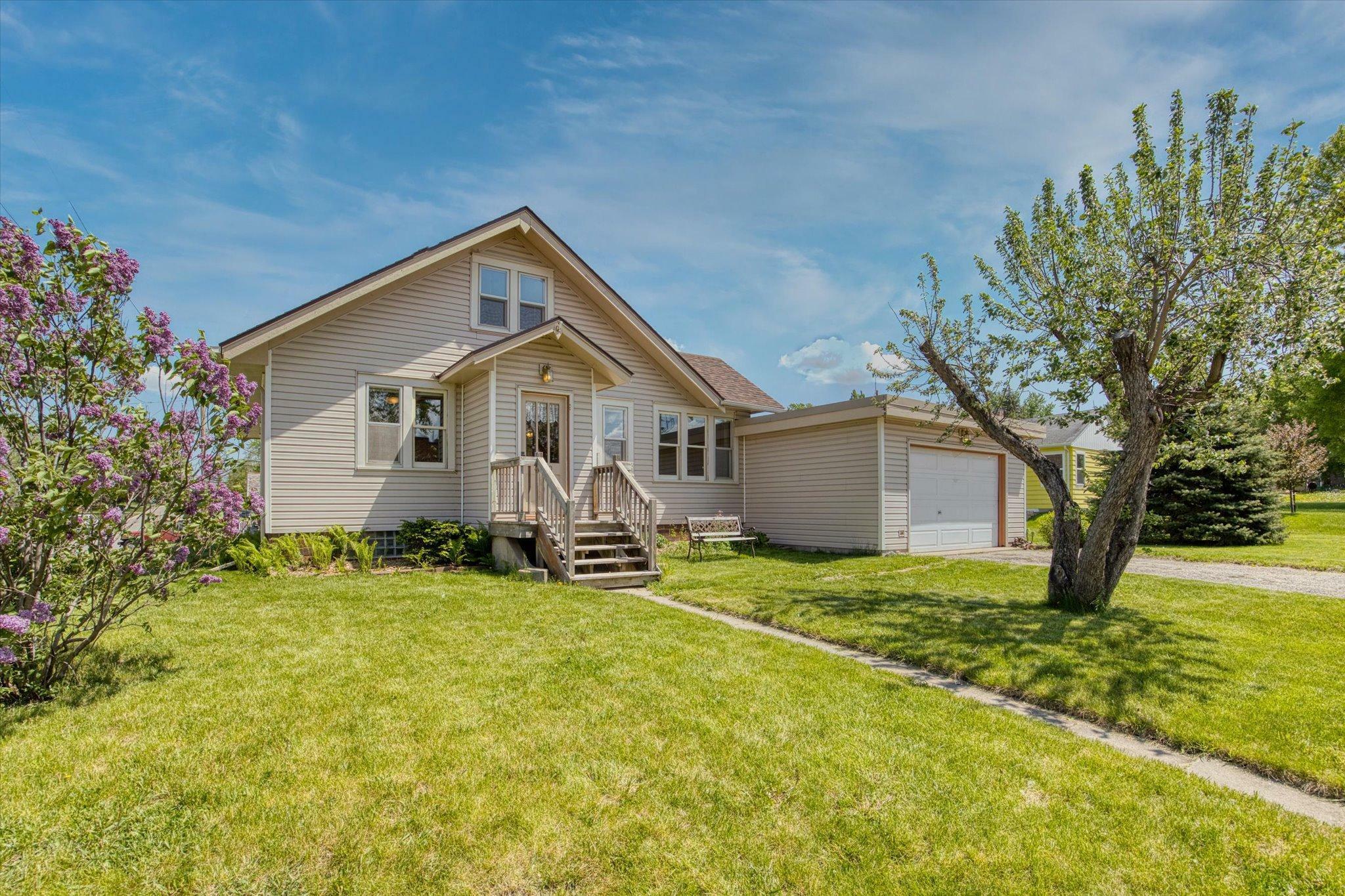 Property Photo: 420 Bluejay Avenue MN 55360