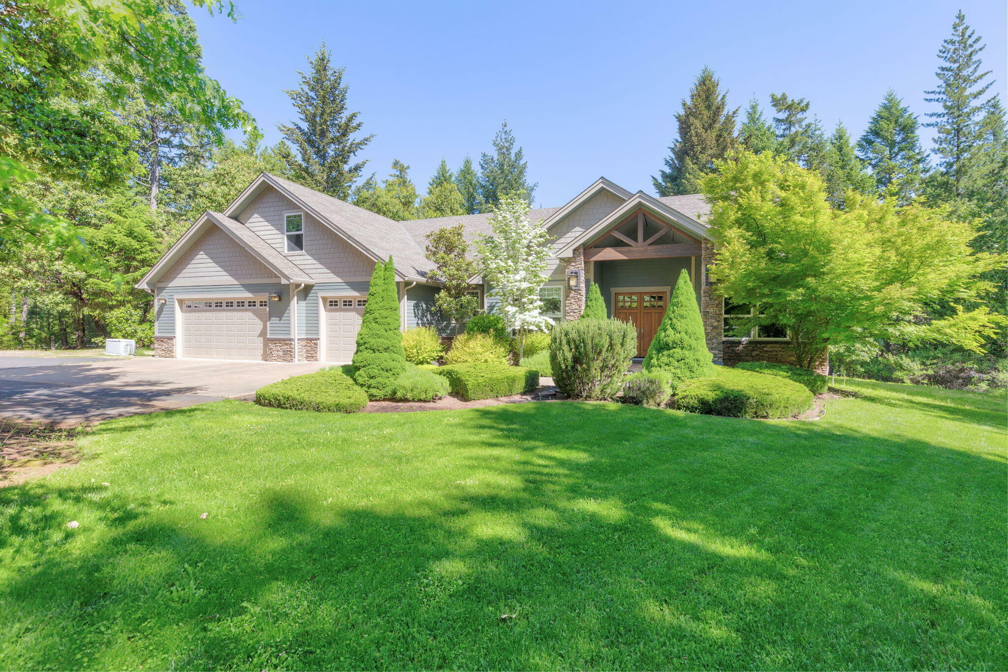 Property Photo: 190 Red Rock Lane OR 97527