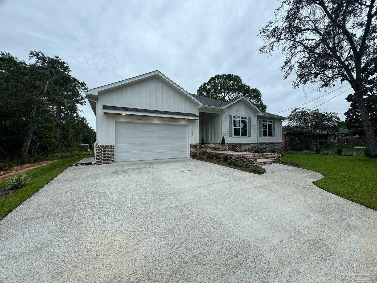 Property Photo:  1787 Salem Ave  FL 32566 