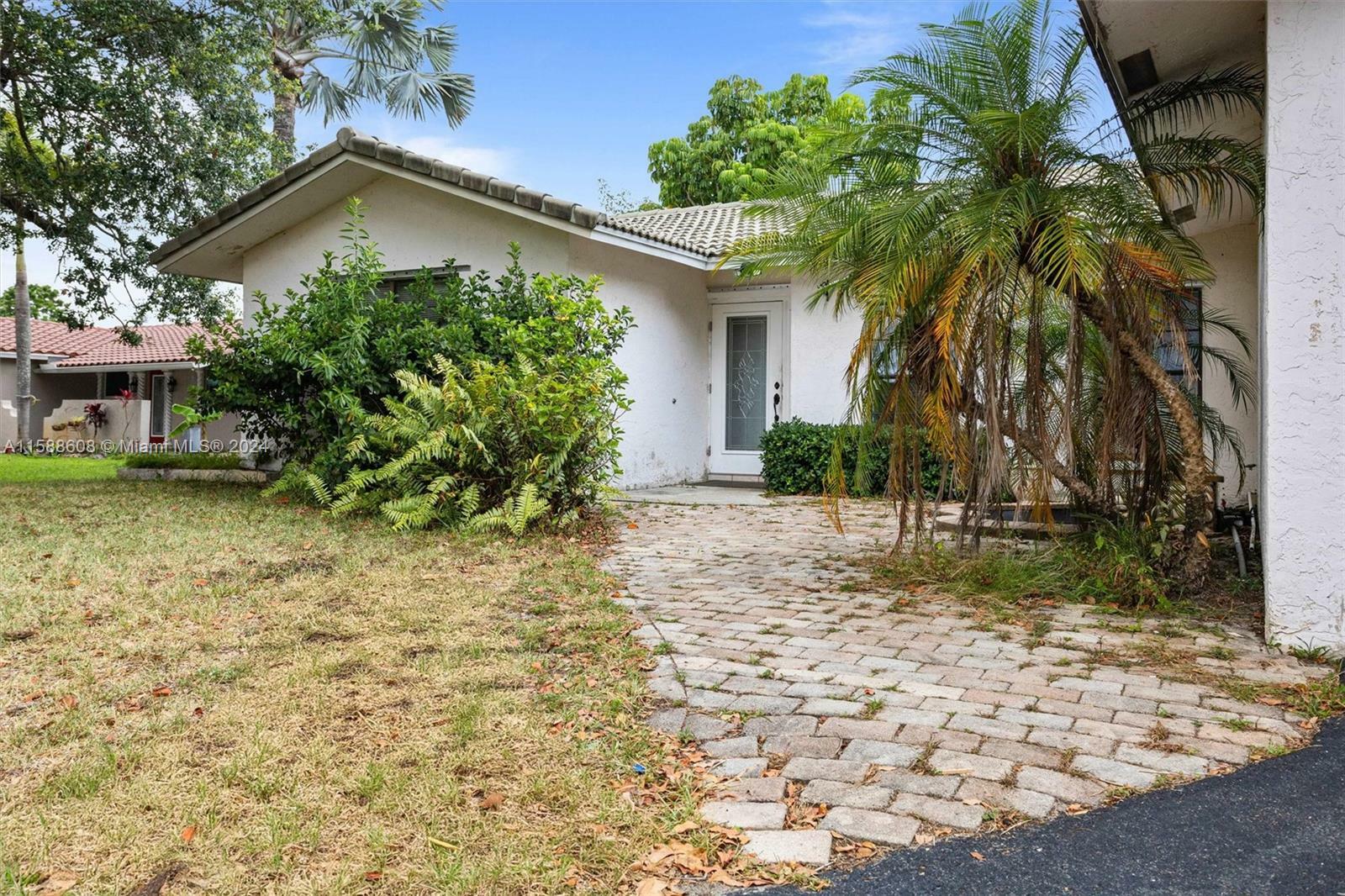 Property Photo:  4060 NW 115th Ave  FL 33065 