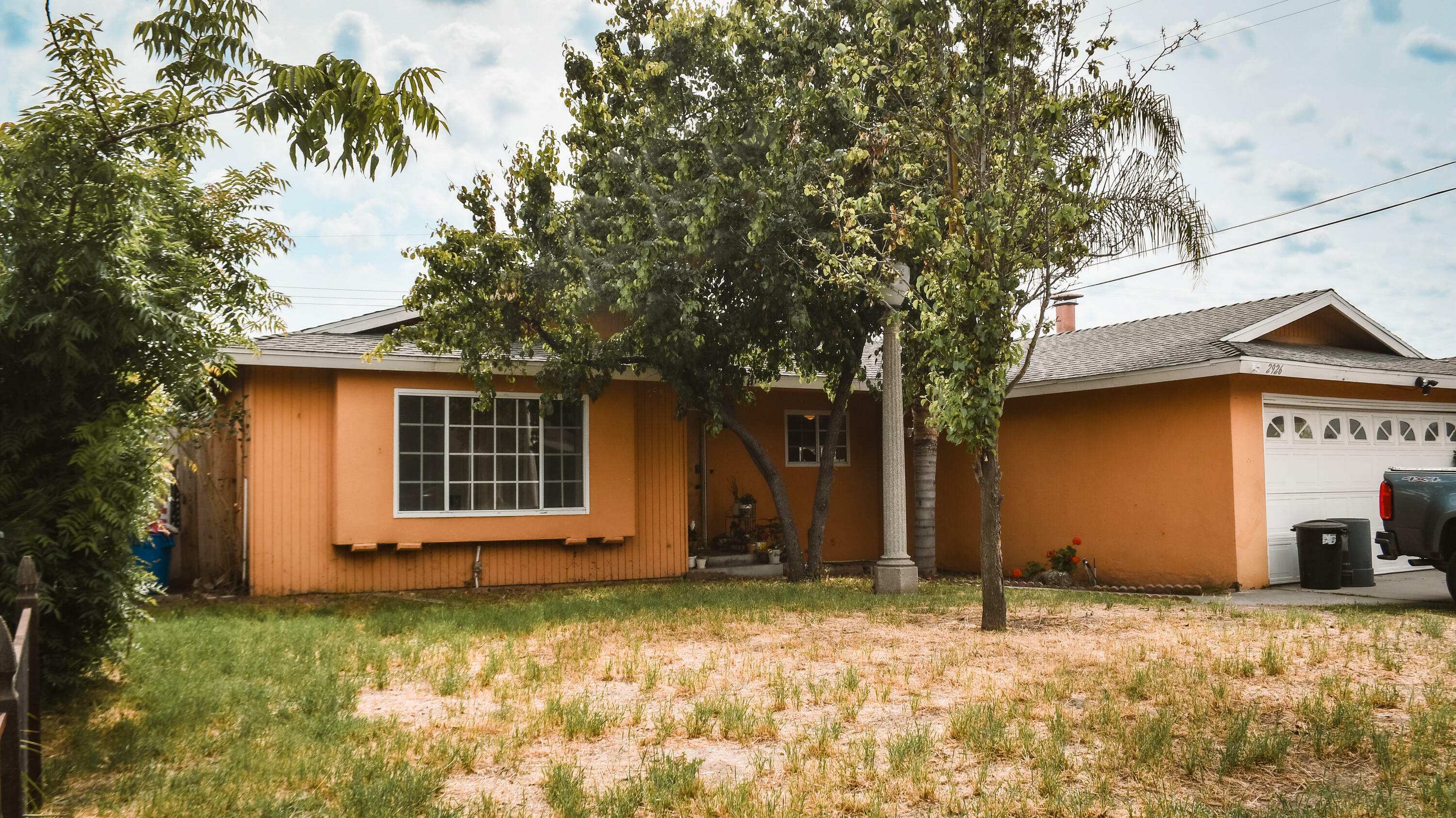 Property Photo:  2926 S Linwood Street  CA 93277 