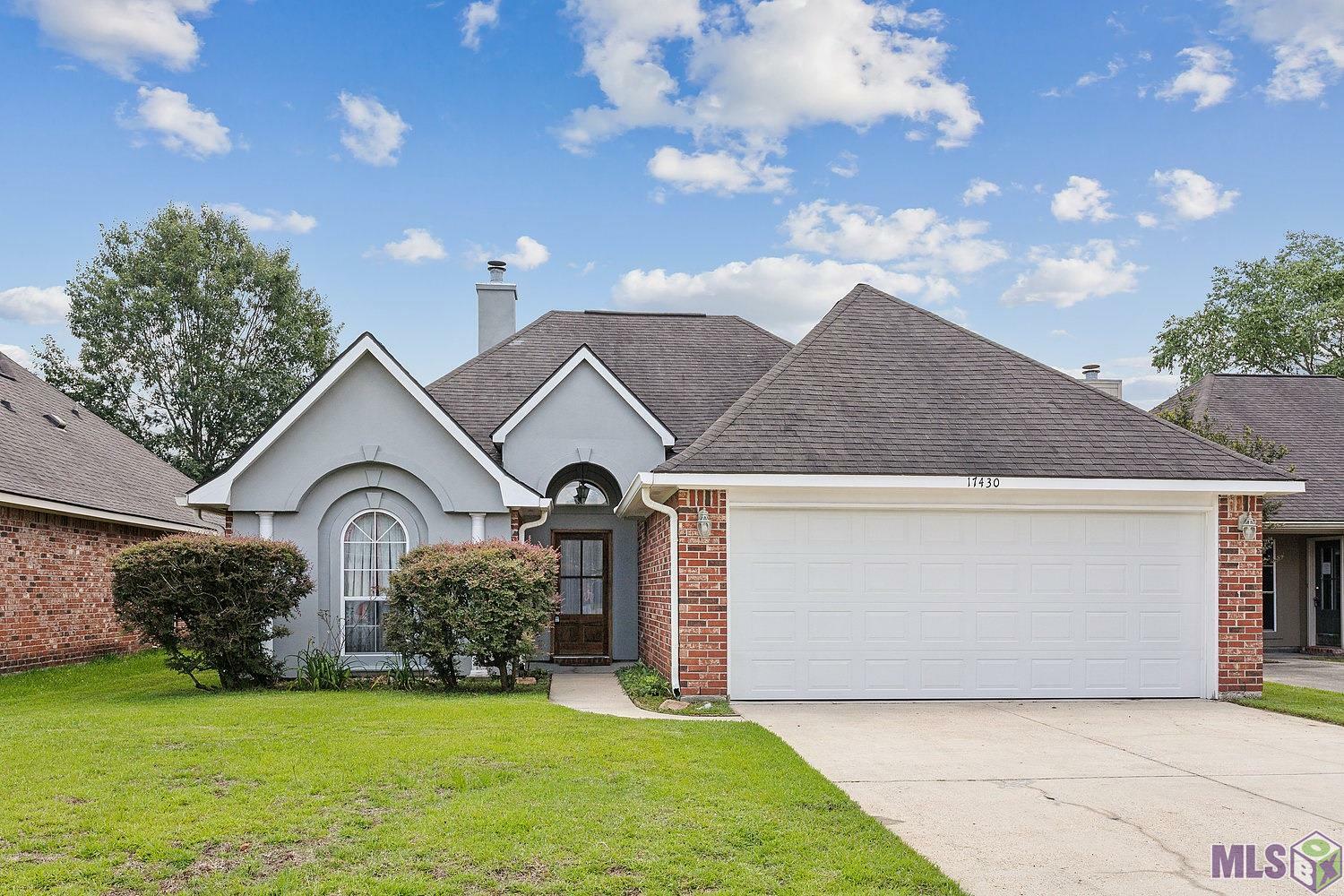 Property Photo: 17430 Kaitlyn Dr LA 70817