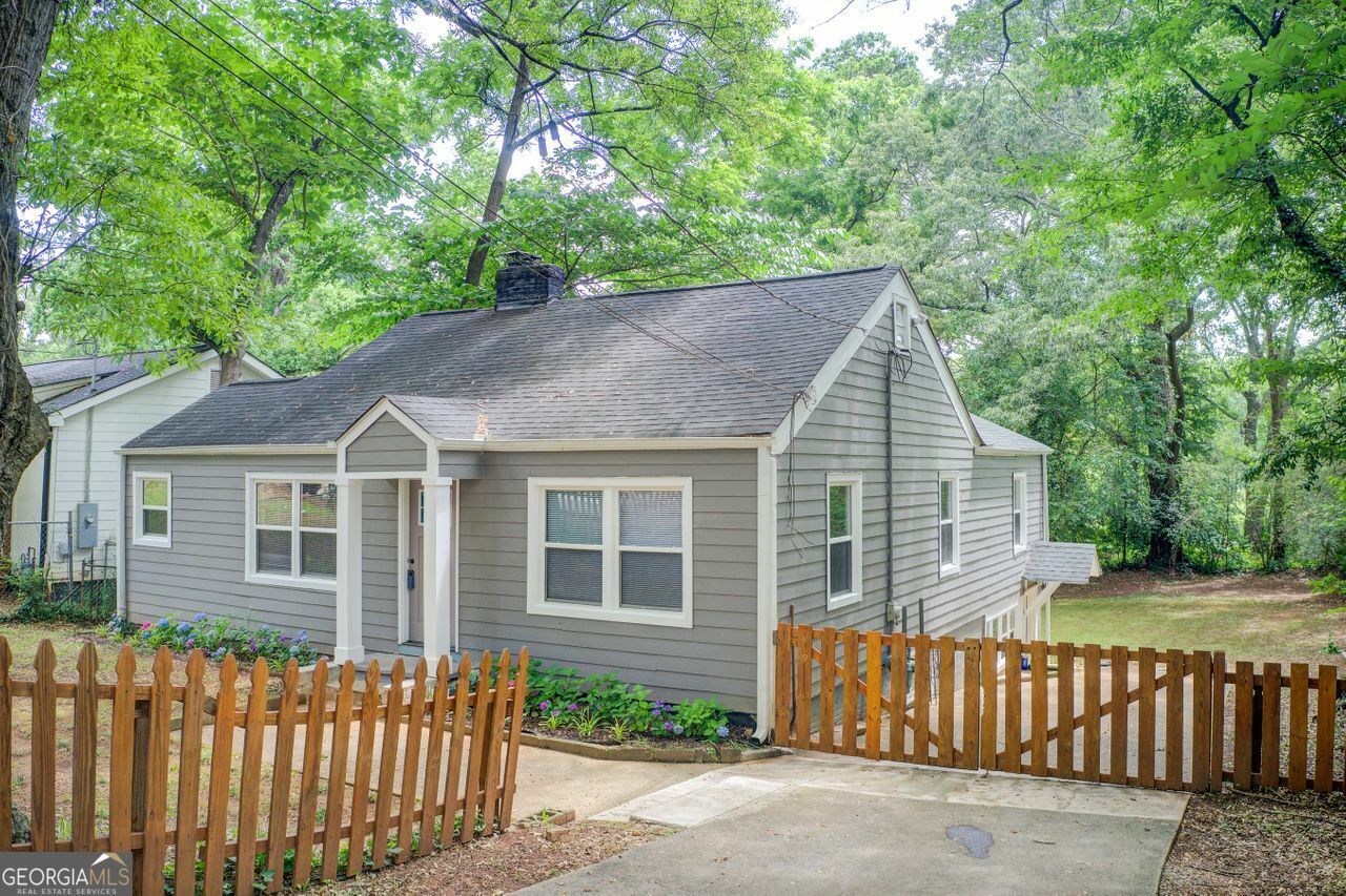 Property Photo: 1902 Canterbury Street GA 30032