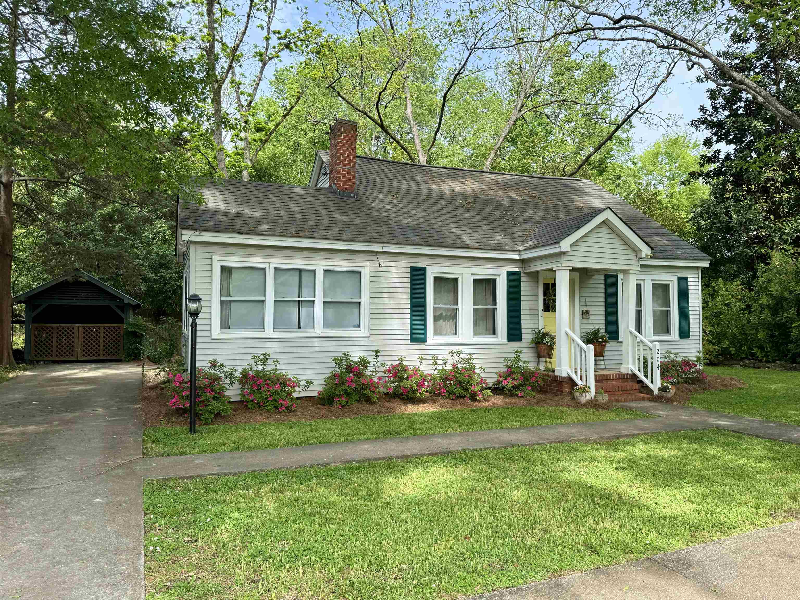 Property Photo:  204 N Walnut Street  GA 30642 