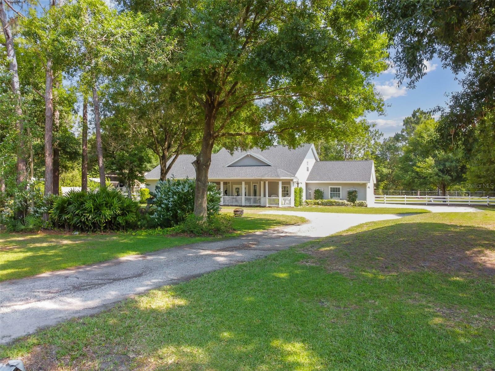 Property Photo:  31442 Cross Creek Lane  FL 33543 