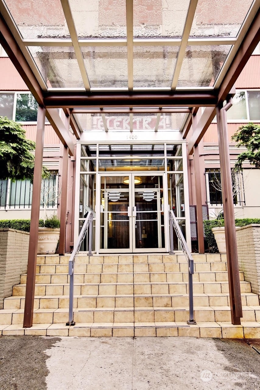 Property Photo: 1400 Hubbell Place 1011 WA 98101
