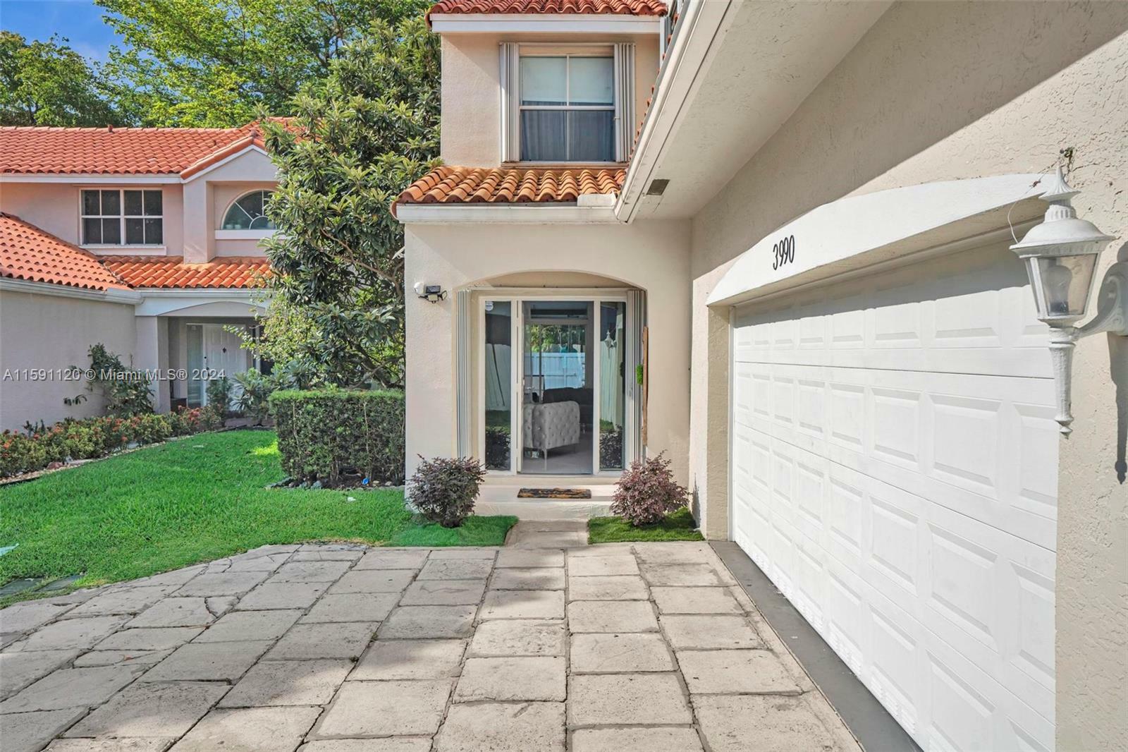 Property Photo:  3990 Hyde Park Cir  FL 33021 