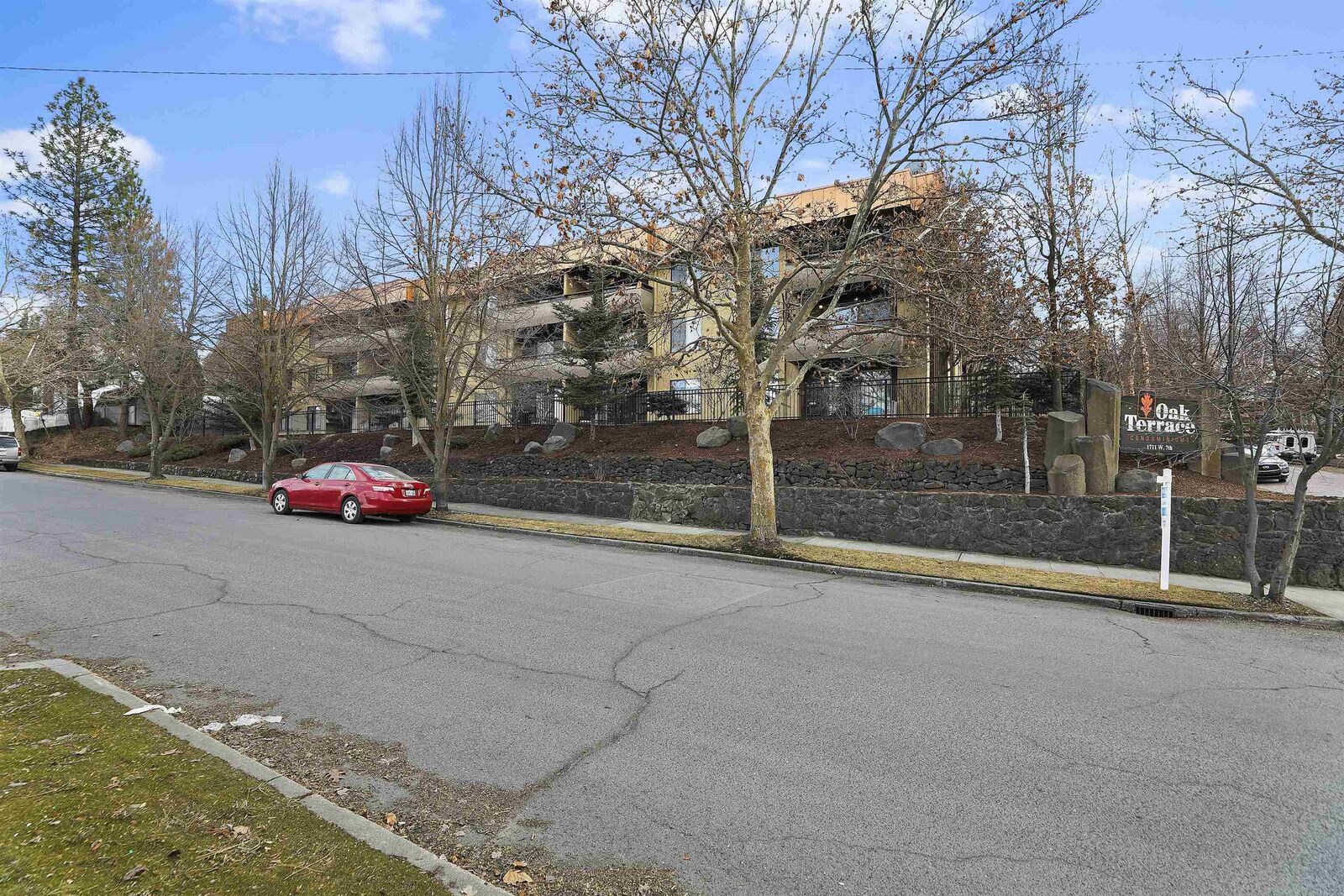 Property Photo: 1711 W 7th Ave 203 WA 99204