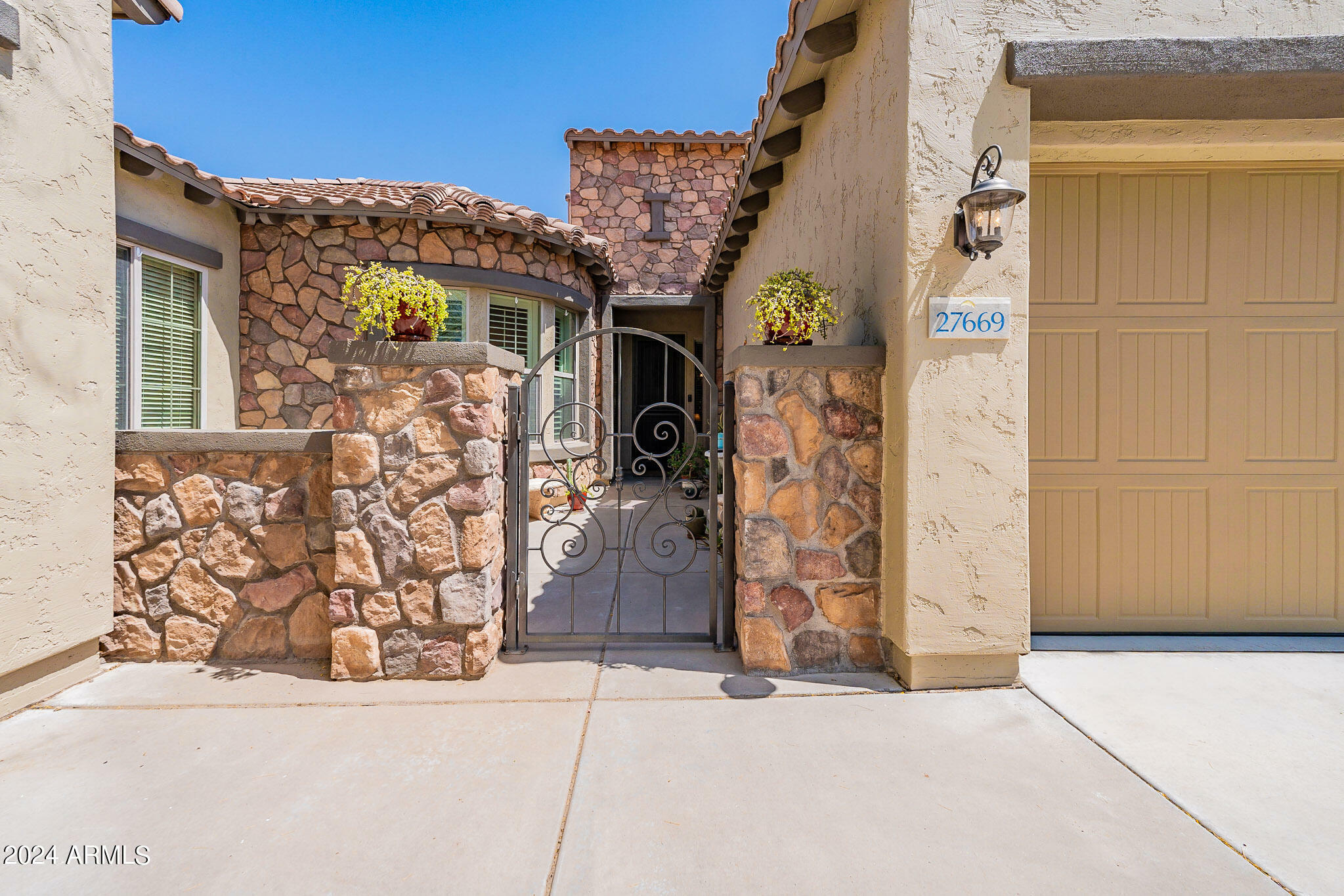 Property Photo:  27669 N Higuera Drive  AZ 85383 