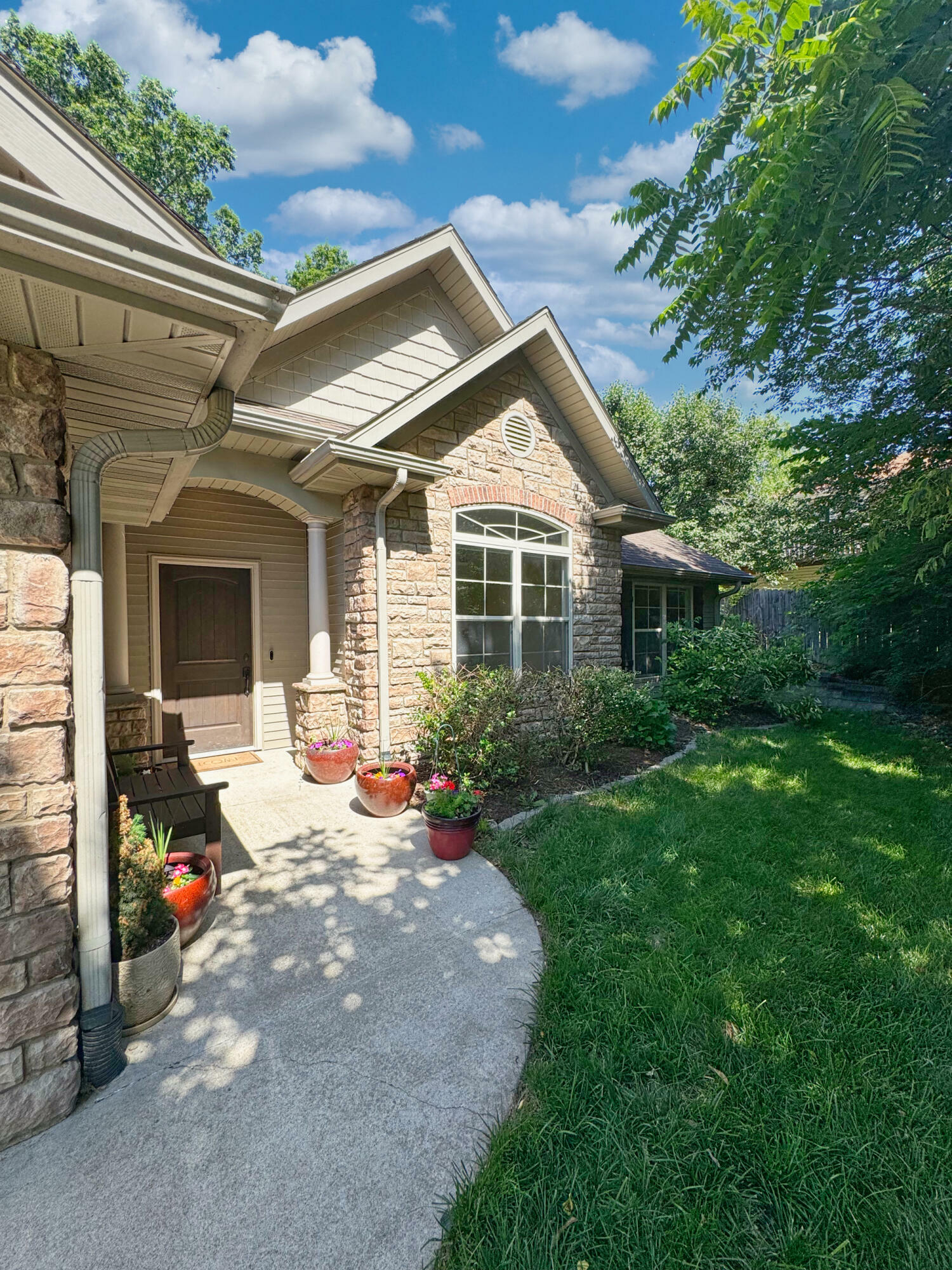 Property Photo:  1703 S Pickford Pl  MO 65203 