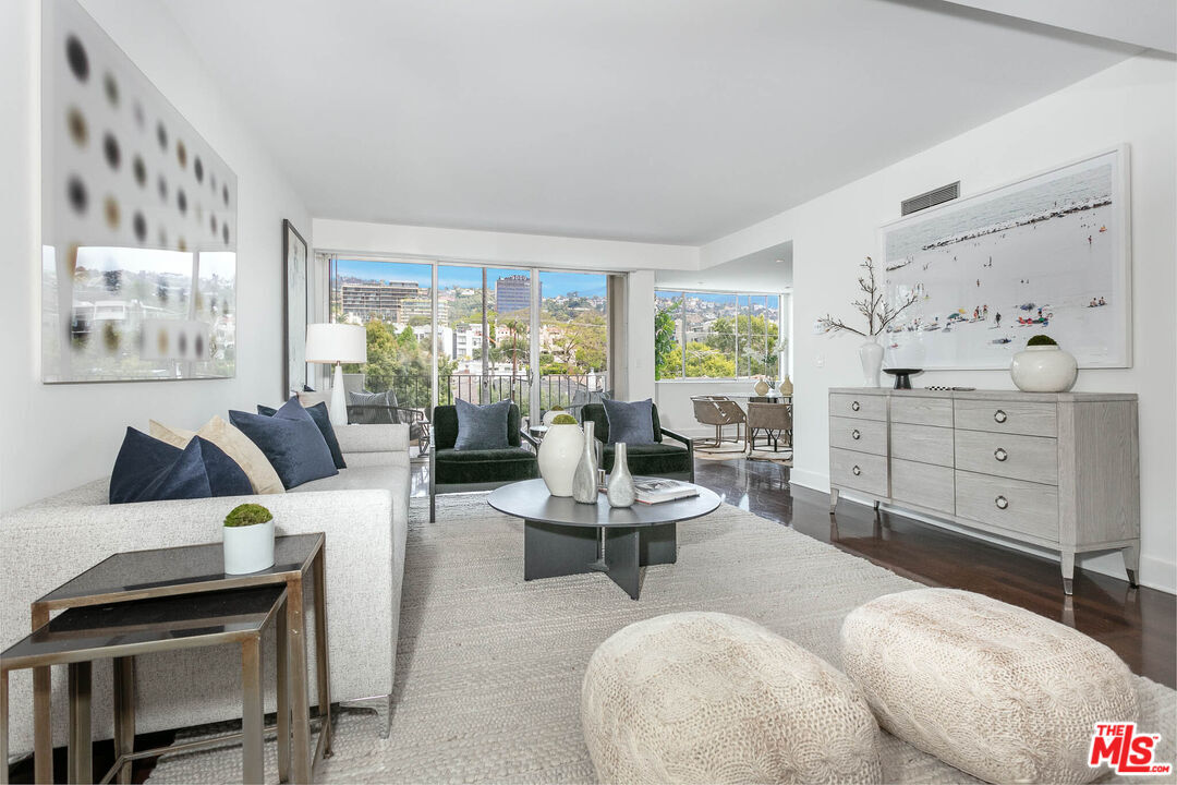 Property Photo:  818  N Doheny Dr 307  CA 90069 