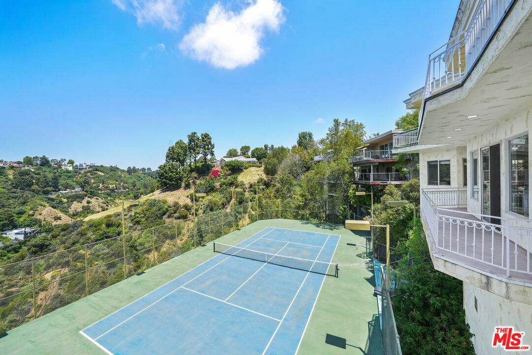 Property Photo:  1991   Stradella Rd  CA 90077 