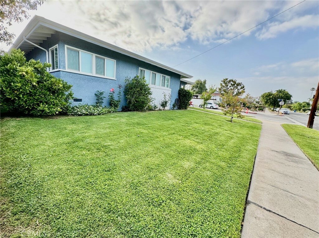 Property Photo:  6139 Sylvia Avenue  CA 91335 