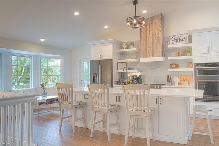 Property Photo: 25336 Papillion Dr FL 34135