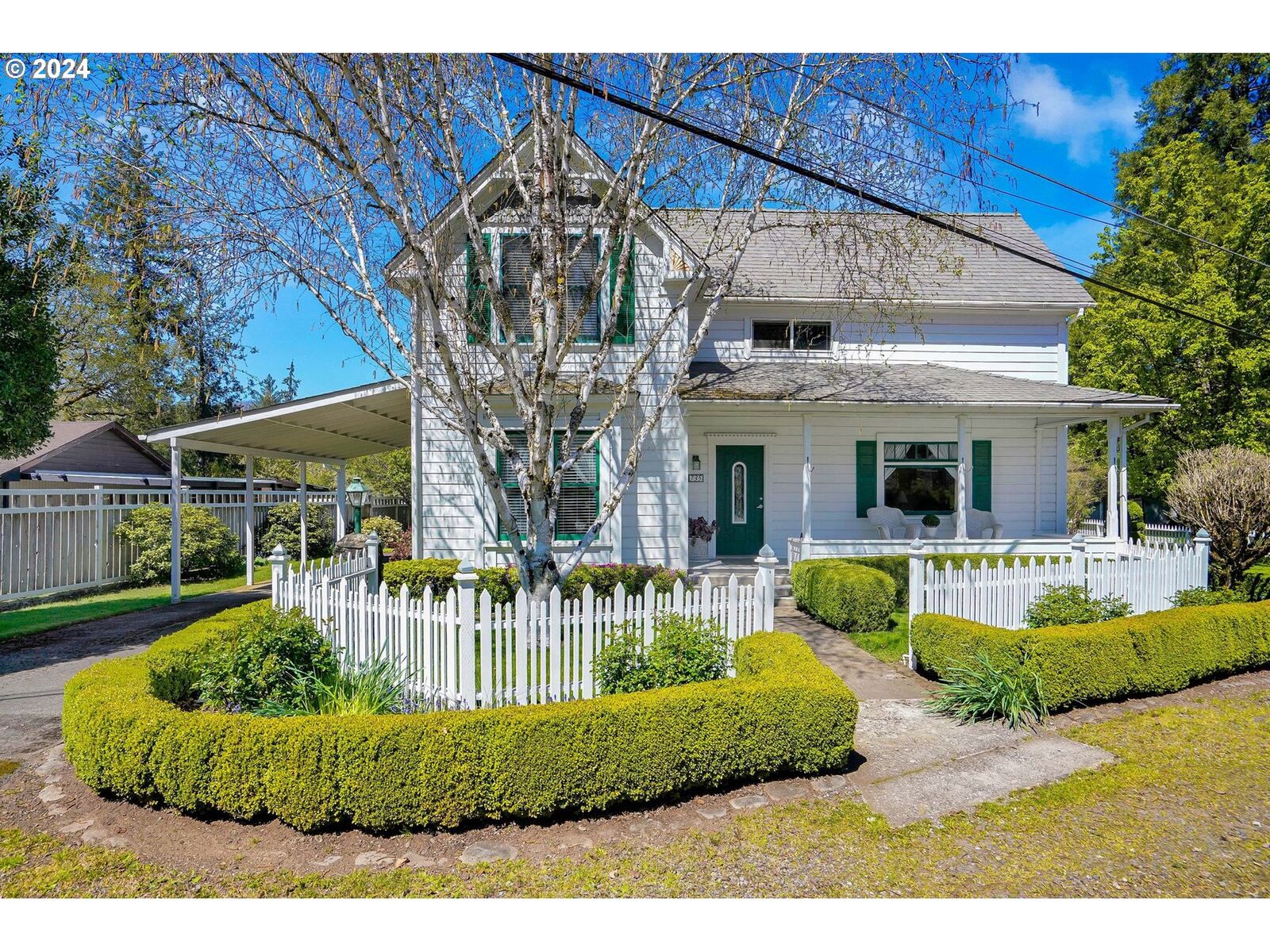 Property Photo: 735 SW Linn Blvd OR 97360