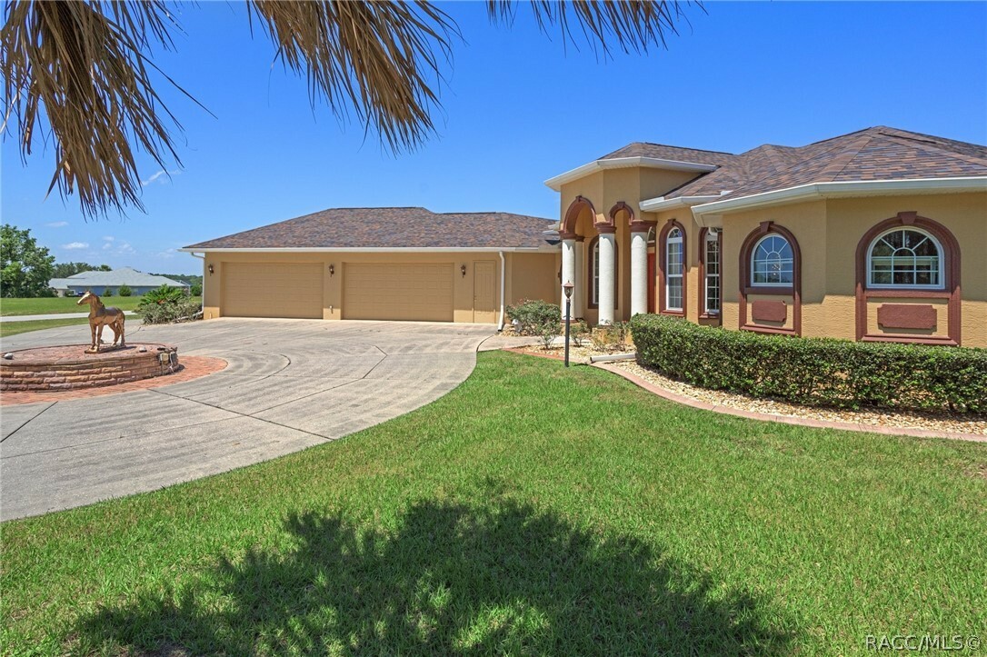 Property Photo:  917 E Crown Of Roses Loop  FL 34453 