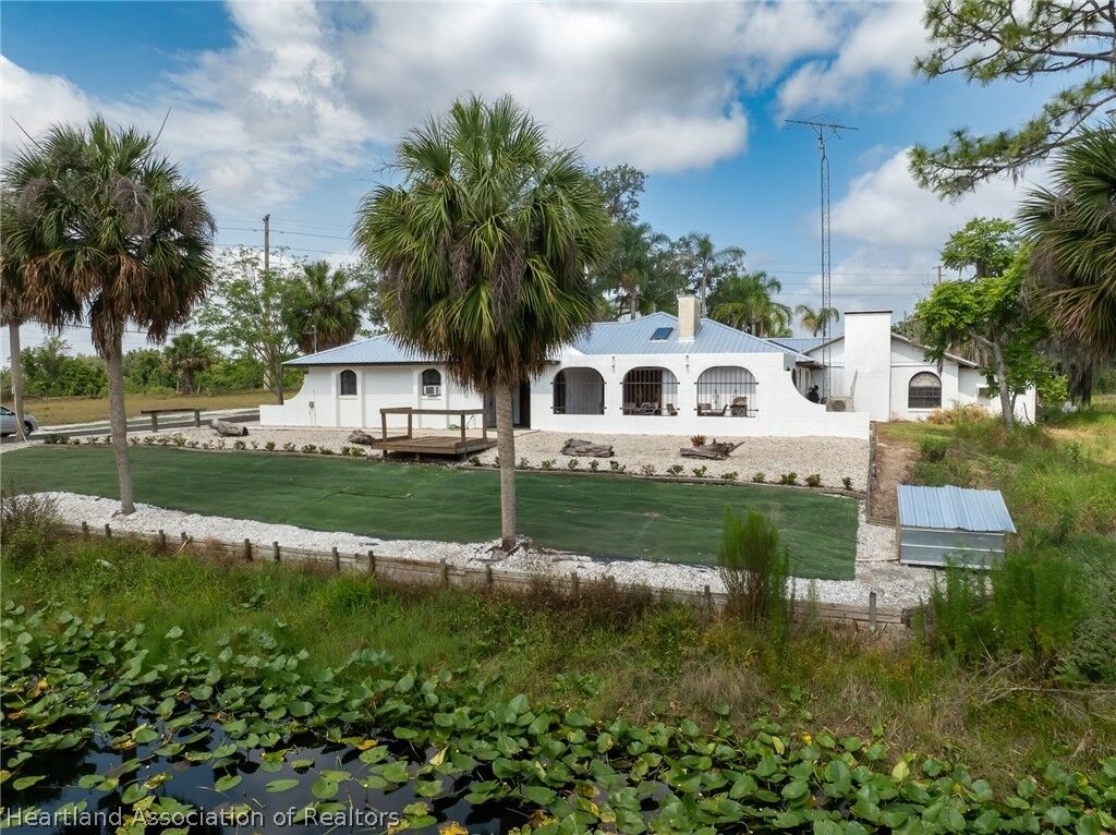 Property Photo:  107 Mini Ranch Road  FL 33870 