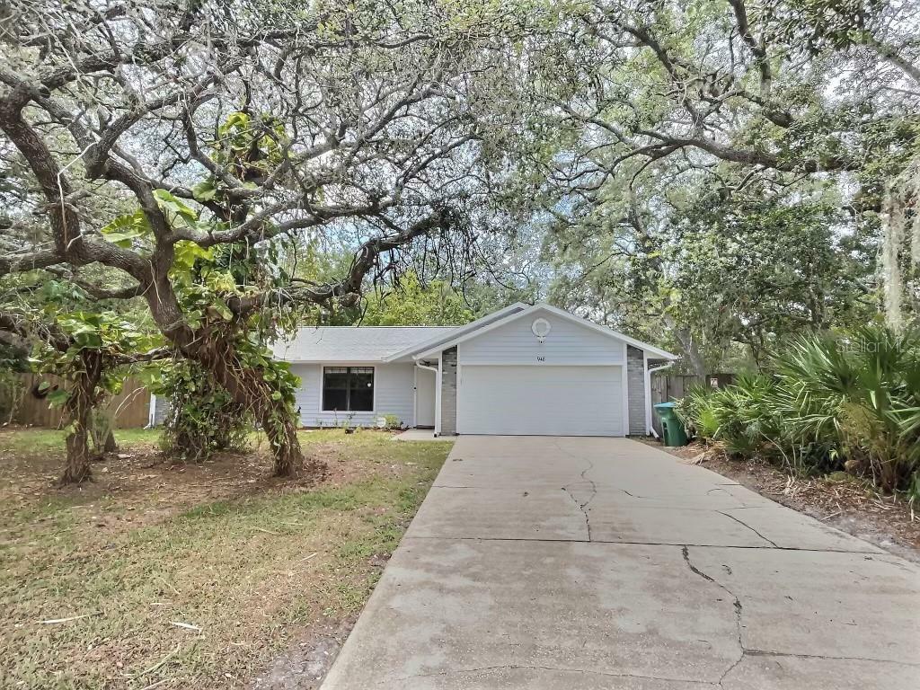 Property Photo:  948 N Watt Circle  FL 32738 