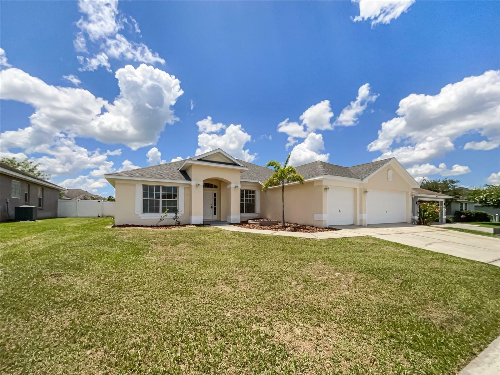 Property Photo:  8718 Fort Socrum Village Place  FL 33810 