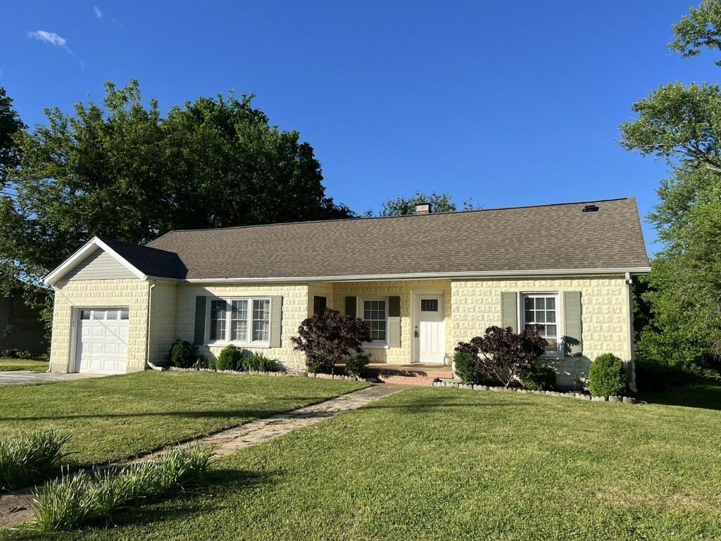 Property Photo: 1405 Old Cowan Rd TN 37398