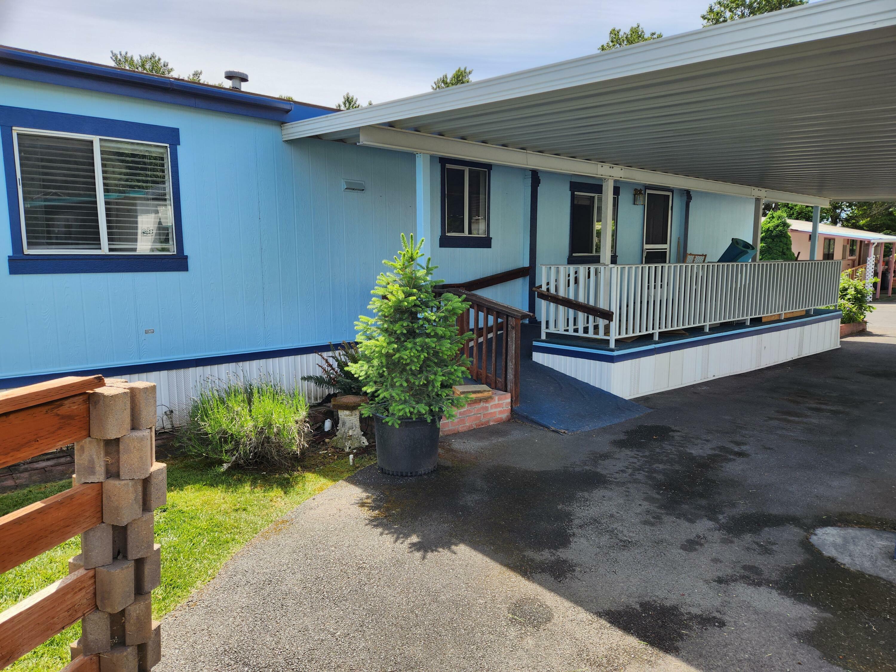 Property Photo:  2325 NW Highland Avenue 39  OR 97526 