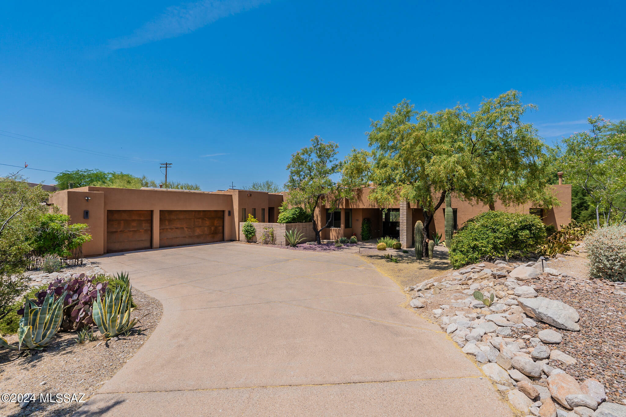 Property Photo:  1905 E Camino Miraval  AZ 85718 