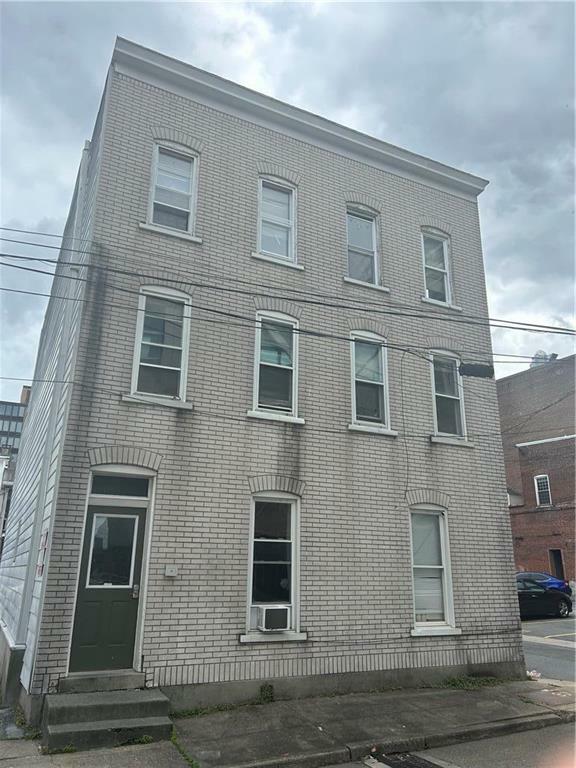 Property Photo:  922 West Court Street 2  PA 18101 