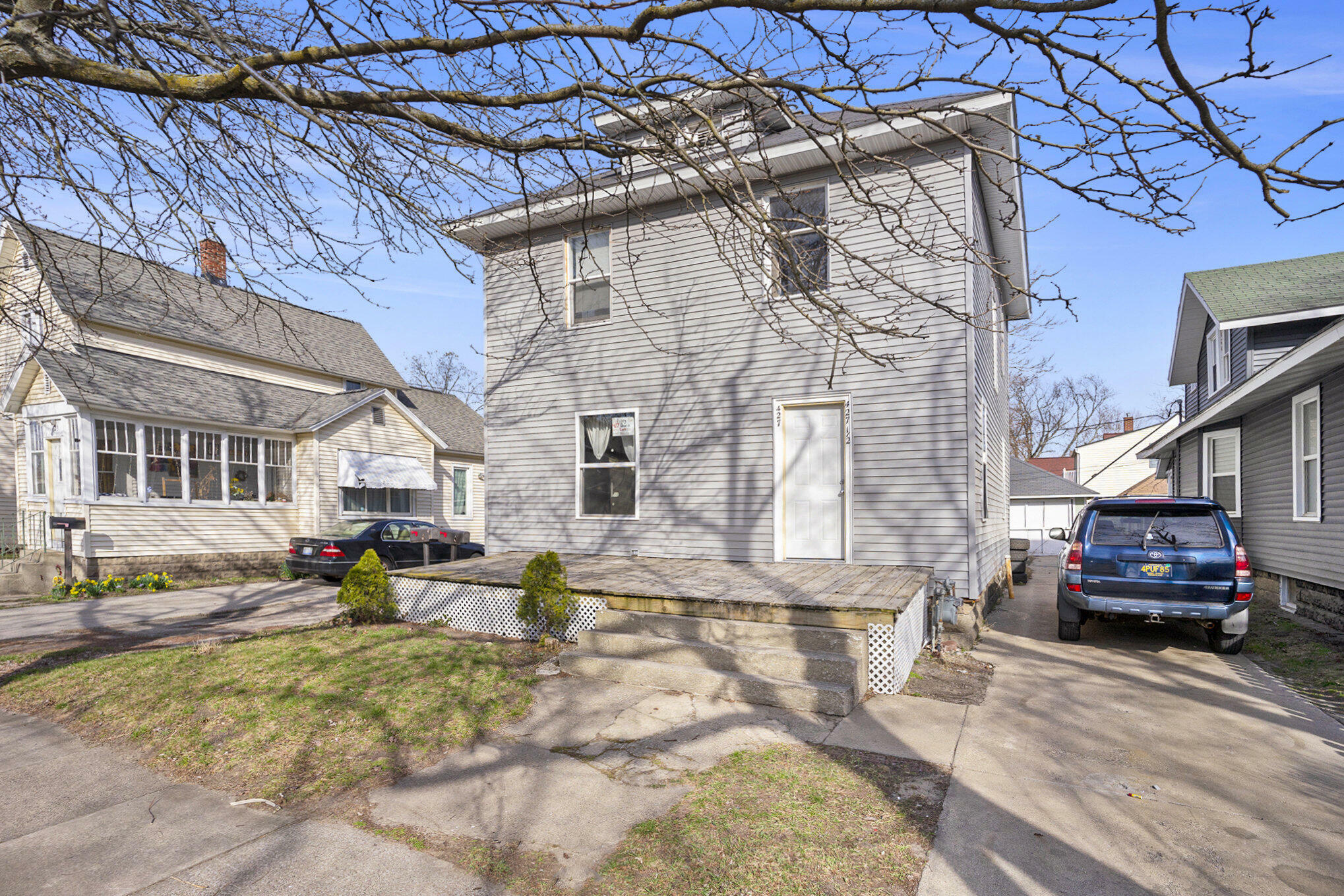 Property Photo: 427 Central Avenue MI 49423