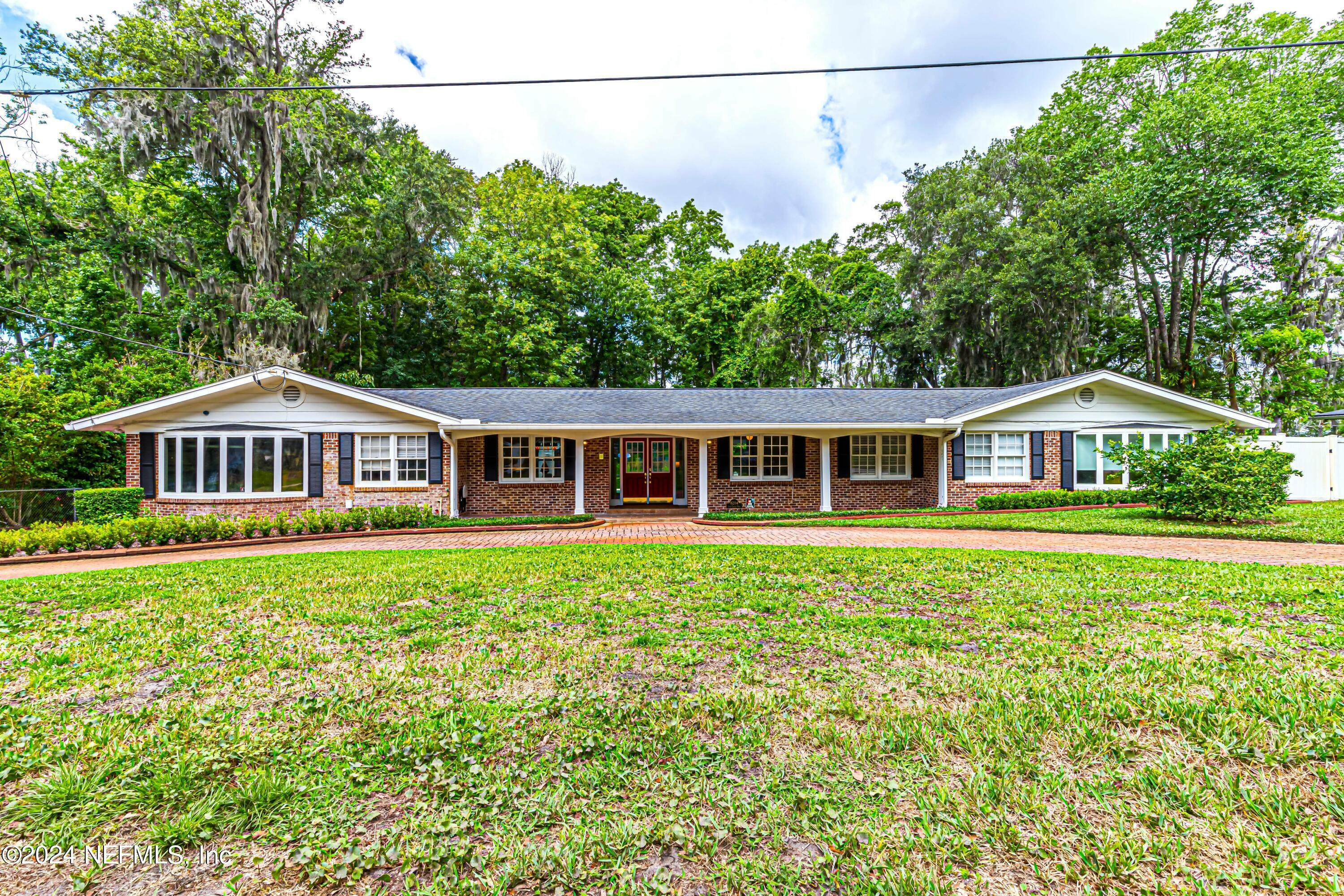 Property Photo:  8204 Jose Circle W  FL 32217 